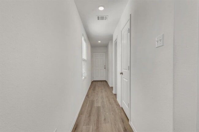 Building Photo - 231 Gabbro Gdns