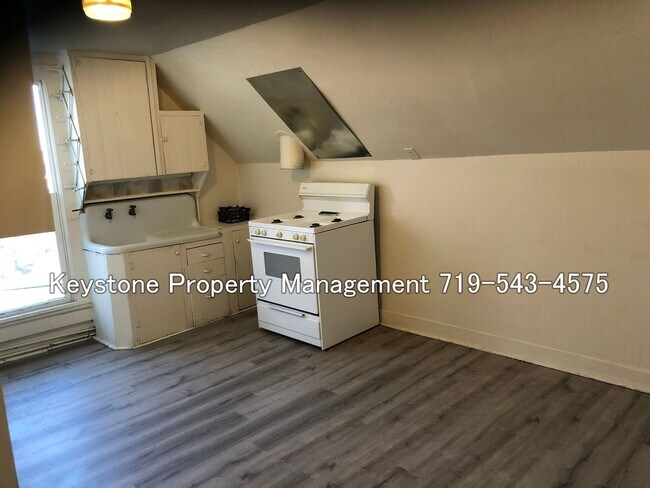 Building Photo - ALL UTILITIES INCLUDED! Upstairs -  1 Bed/1 Bath Apartment with $350 Off Move In Special!  $700/$700
