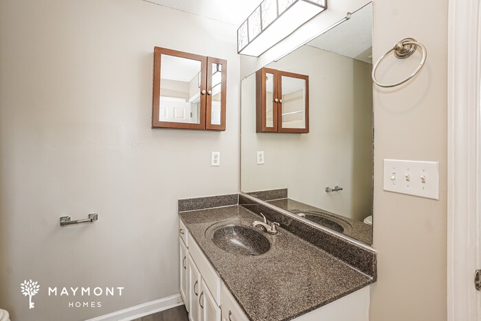 Building Photo - 829 Buckhorn Dr