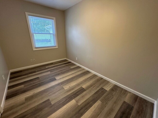 Building Photo - 319 Joy Dr