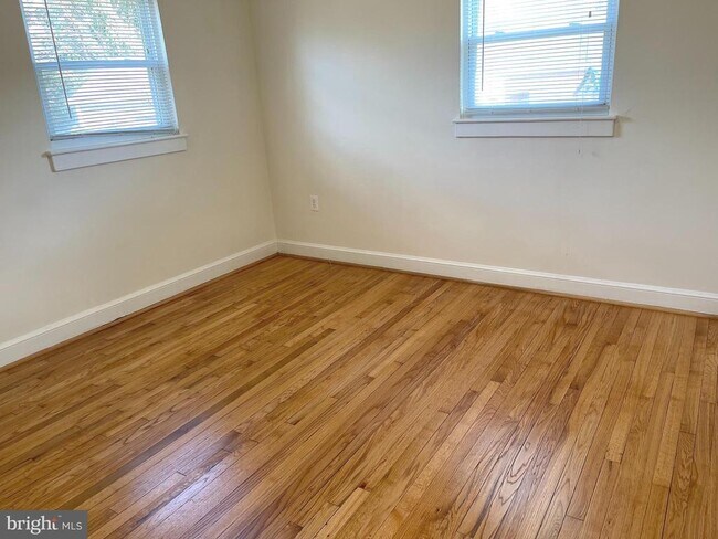 Building Photo - 7132 Parkview Ave