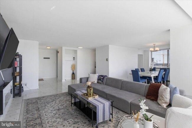 Building Photo - 301 N Beauregard St