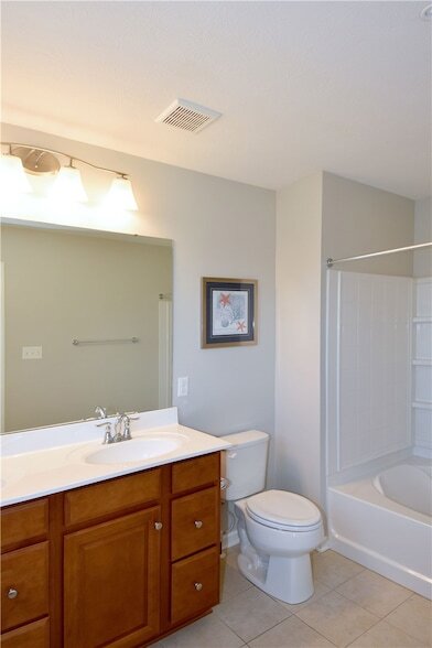 Building Photo - 616 Edison Dr
