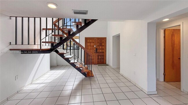 Building Photo - 8877 SW 36th St