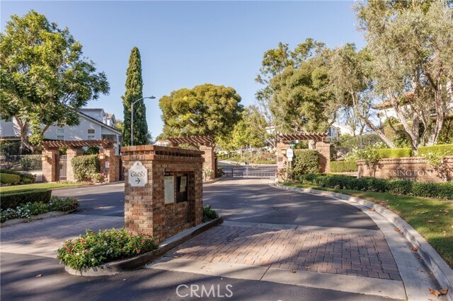 Building Photo - 51 Groveside Dr