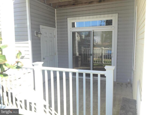 Building Photo - 6161 Willow Pl