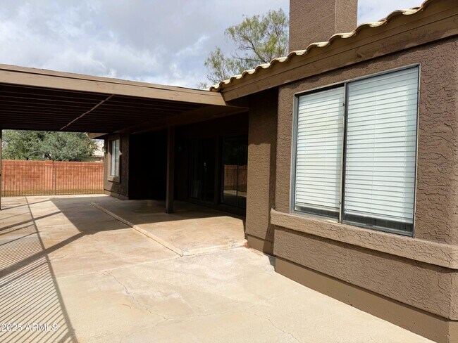 Building Photo - 501 E Desert Hills Estate Dr
