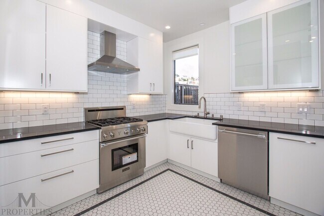 Building Photo - Eureka Valley/Castro 4 Bed + Bonus Room, 3 Bath, 2 Car Garage, City & Valley Views