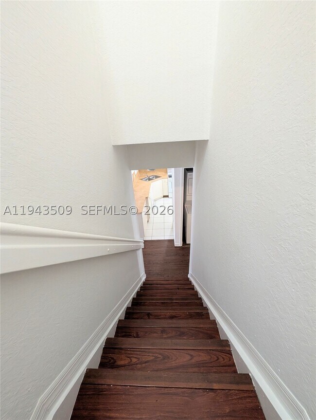 Building Photo - 825 SW 6th St