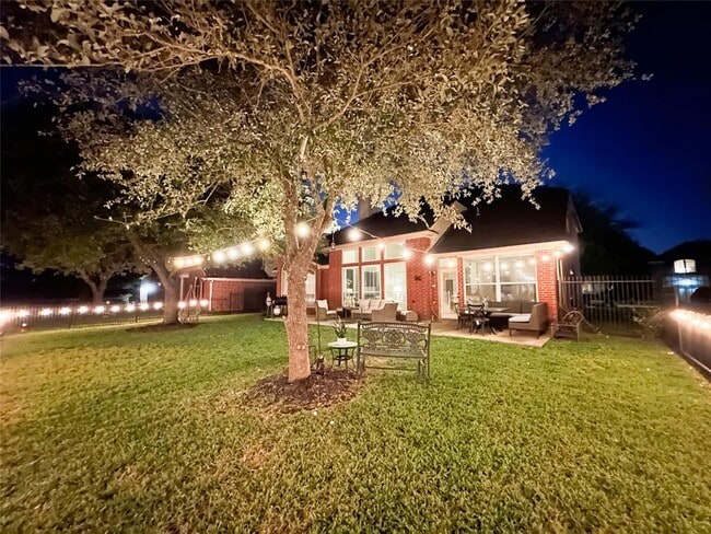 Building Photo - 16422 Red Crest Dr