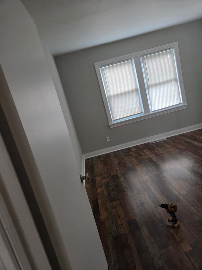 Building Photo - 4879 Charlotte Dr