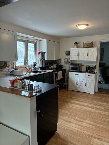 Kitchen - 8903 W Orchard St