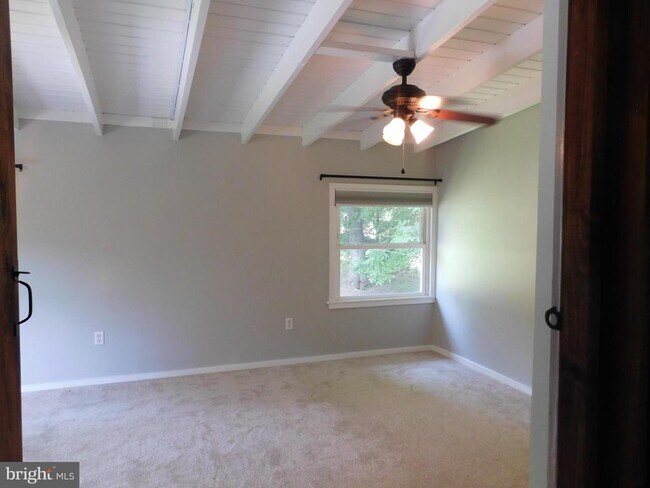 Building Photo - 229 Sunset Ln