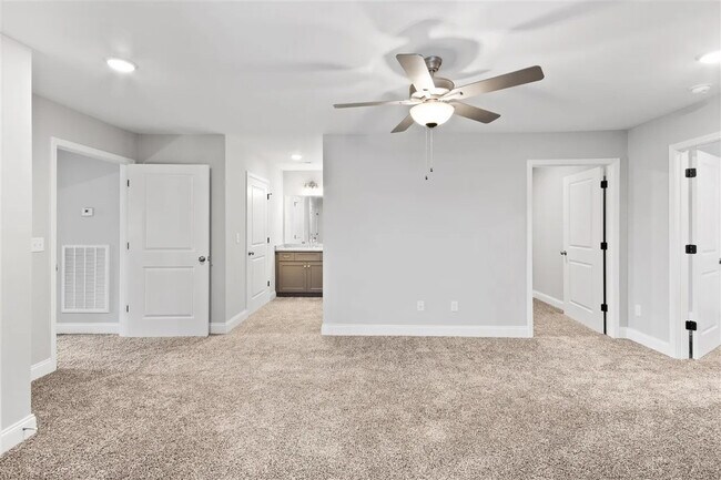 Building Photo - 7046 Shelton Ln