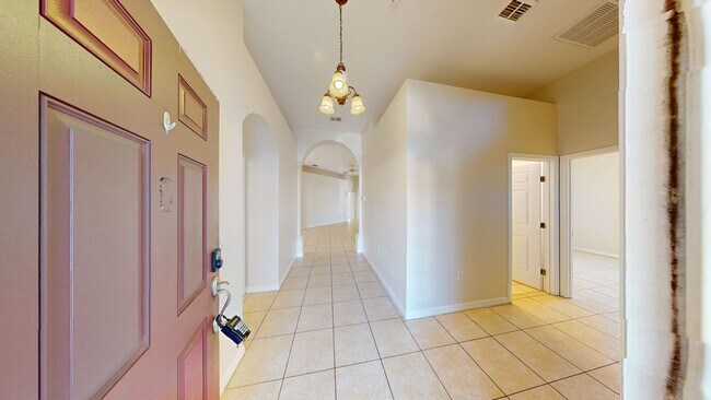 Building Photo - 4BR/4BA - POOL HOME     Calabay Park at To...