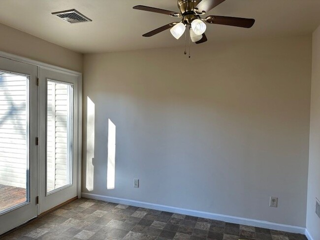 Building Photo - 2 Bedroom 1.5 Bathroom Town-Home For Rent ...