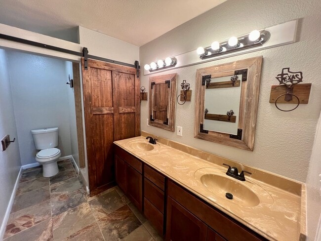 Building Photo - MUST SEE!! Rustic Style 3 Bedroom / 2 Bath...