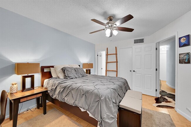 Building Photo - 2200 NE 66th St