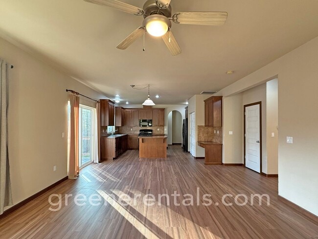 Building Photo - 4BR 2.5BA Home on Tumwater Hill