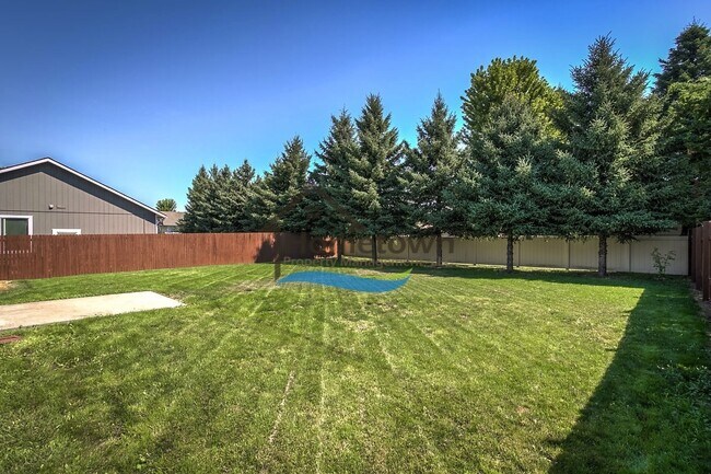 Building Photo - Sweet 2 Bed 1 Bath House with a Fenced Yard in Post Falls!