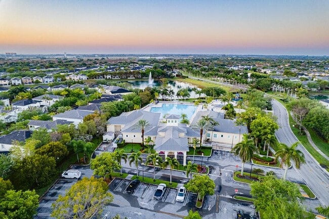 Building Photo - 2741 NE 4th St