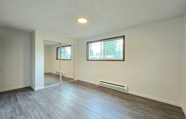 Building Photo - Fully Renovated 4 Bedroom Home in North Marysville Available Now!