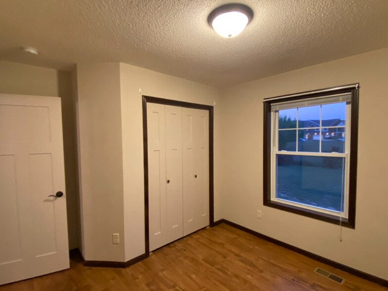 Building Photo - 1911 6th Ln SE