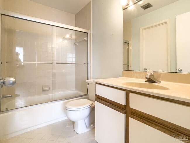 Building Photo - 14100 River Rd