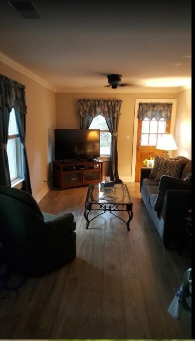 Building Photo - 617 End Dr