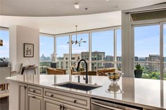 Building Photo - Furnished Luxury Buckhead Condo - Walk to EVERYTHING