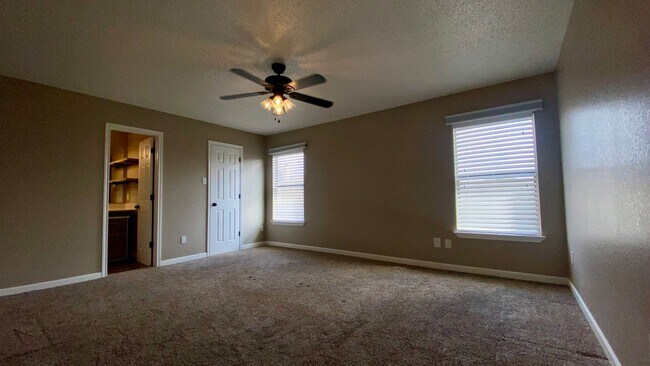 Building Photo - Beautiful Home in Established Neighborhood