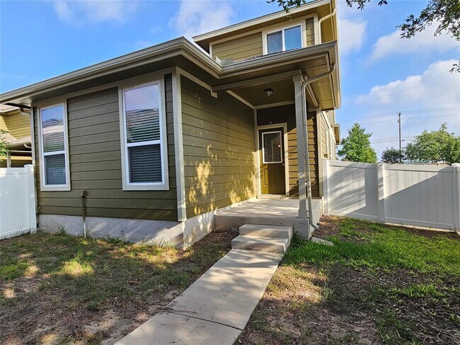Building Photo - 808 Lost Pines Ln