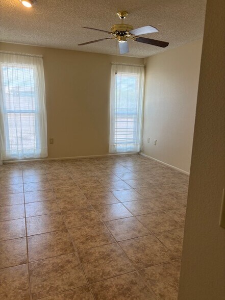 Building Photo - 9709 W Glen Oaks Cir