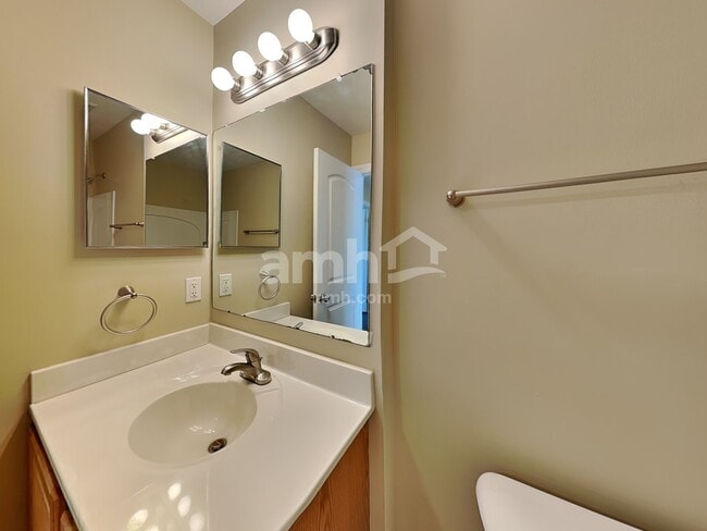 Building Photo - 516 Longview St