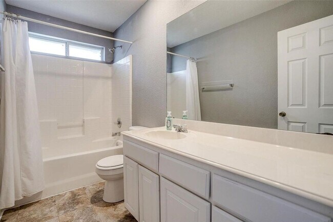 Building Photo - 578 Tanglewood Dr