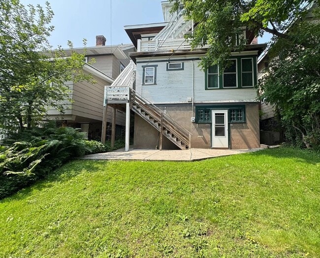 Building Photo - 1804 E 4th St