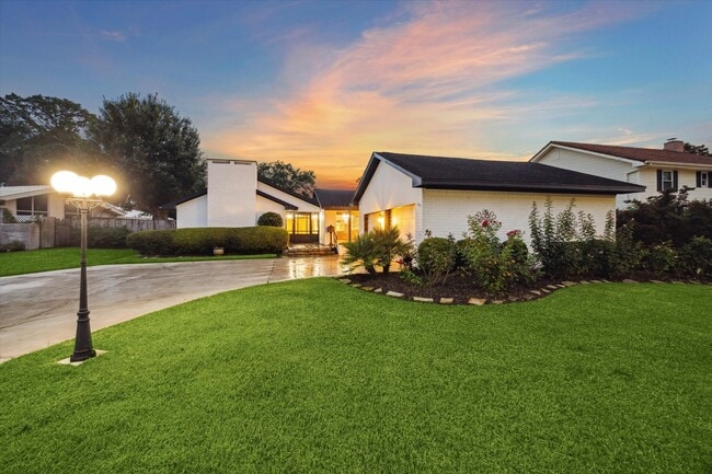 Building Photo - 18618 Point Lookout Dr