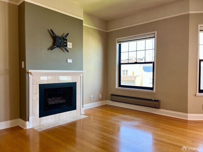 Building Photo - 400 Avila St