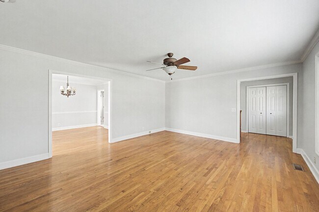 Building Photo - Stunning 3BR/2BA home in the desirable Temple Hills Golf Community!