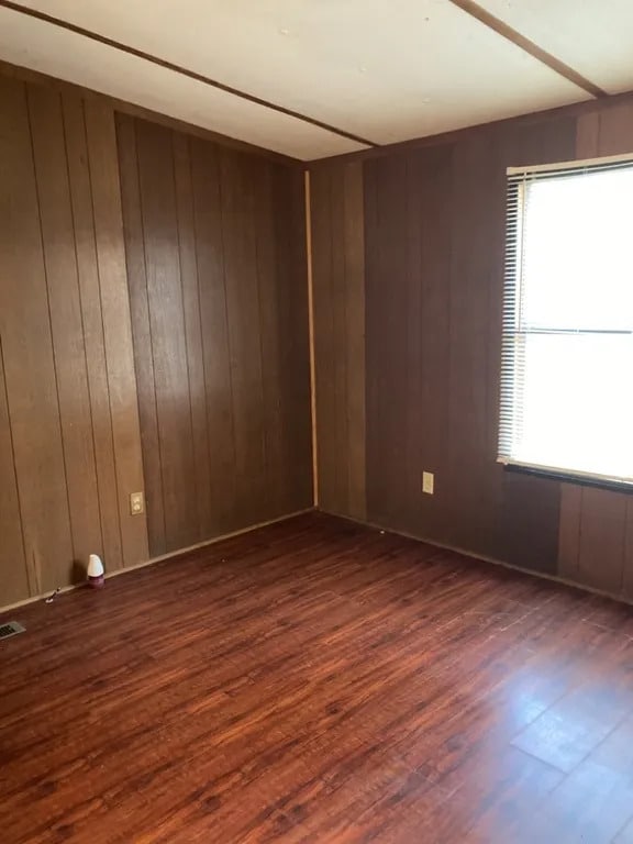 Building Photo - 3 Bedroom 2 Bathroom