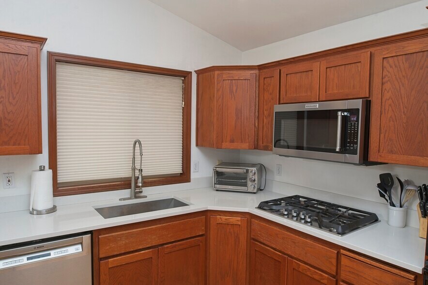 Building Photo - 11802 74th Ave E