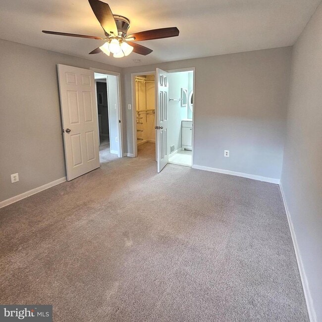Building Photo - 9657 Lindenbrook St