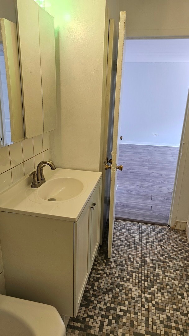 Building Photo - 2025 W Granville Ave