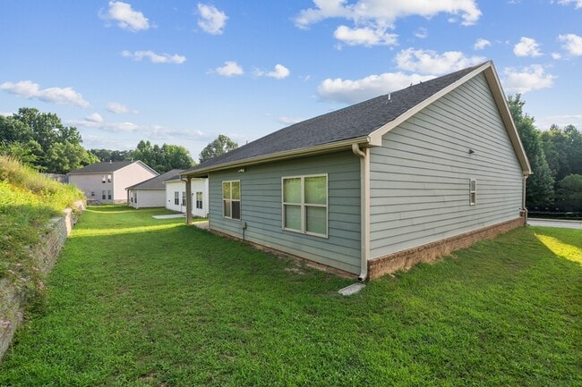 Building Photo - 145 Mandy Ln