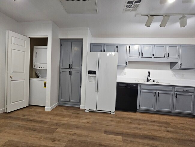 Kitchen w/Laundry - 15050 N Thompson Peak Pkwy