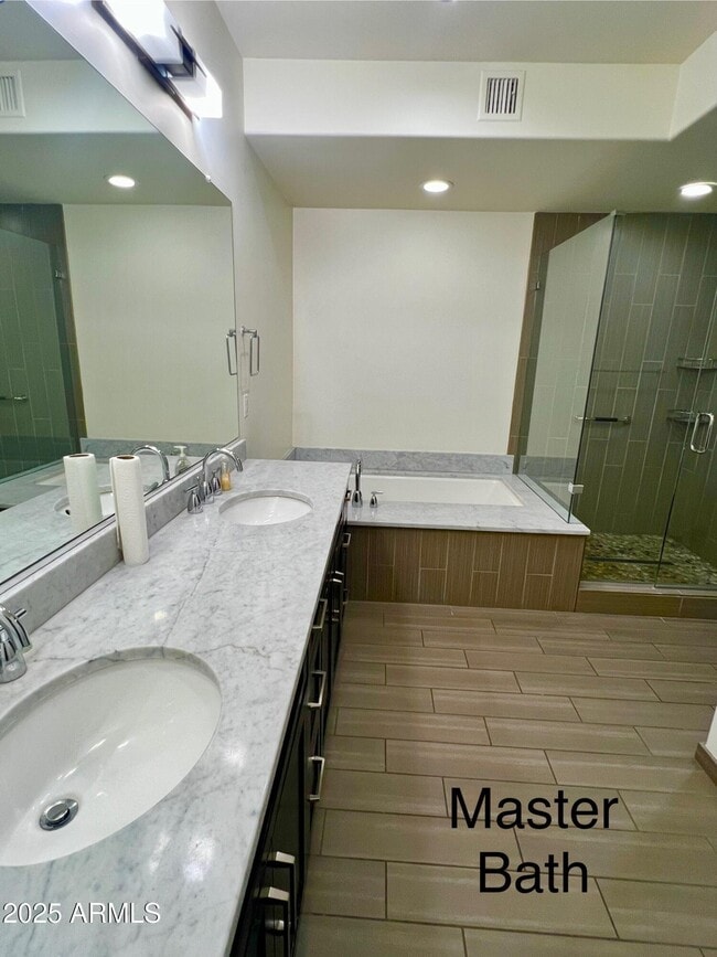 Building Photo - 4803 N Woodmere Fairway