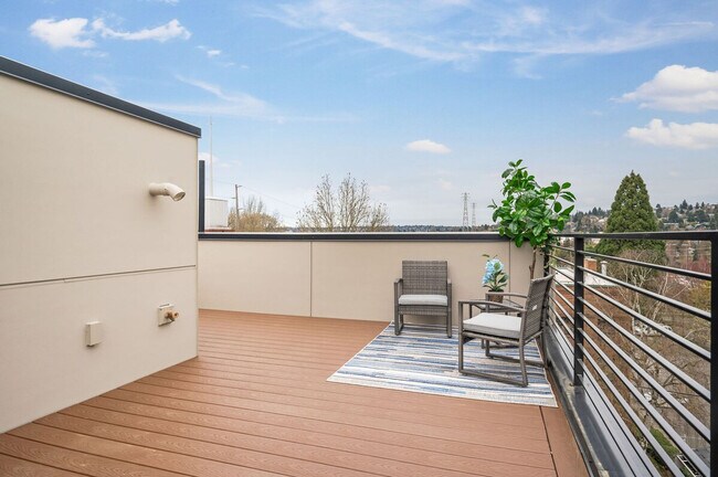 Building Photo - 34 W Cremona St