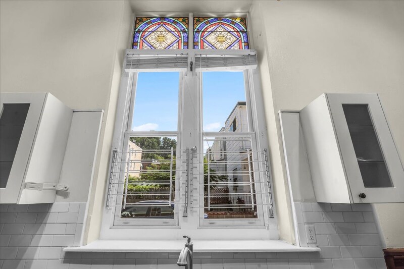 Building Photo - 151 Salaignac St