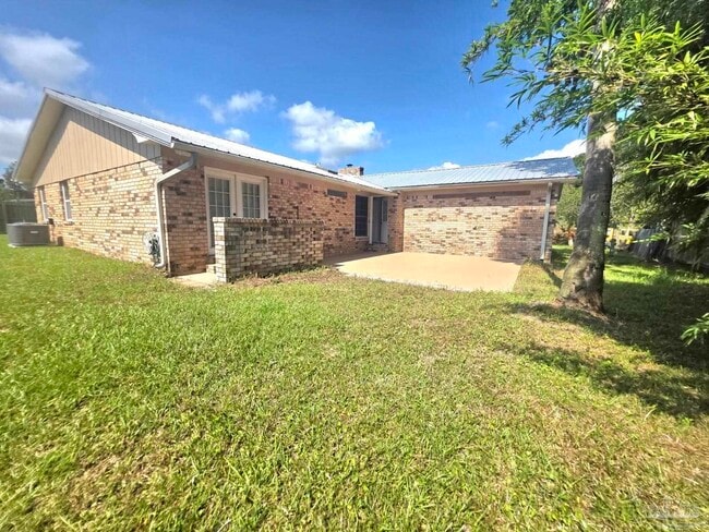 Building Photo - 760 Briarwood Dr