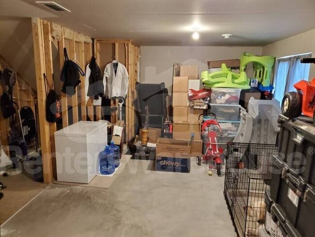 Building Photo - Beautiful Home, Great Location